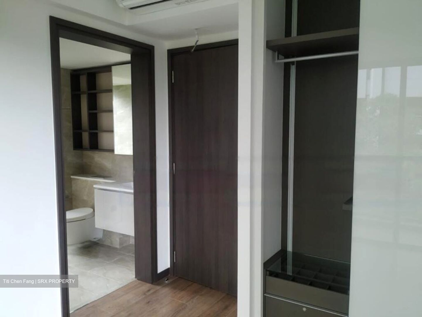 Lake Grande (D22), Condominium #562240111
